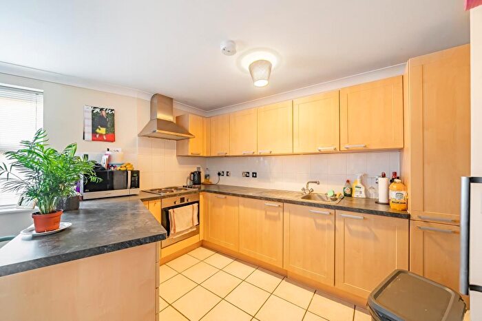 2 Bedroom Flat For Sale In Swindon, Wiltshire, SN25