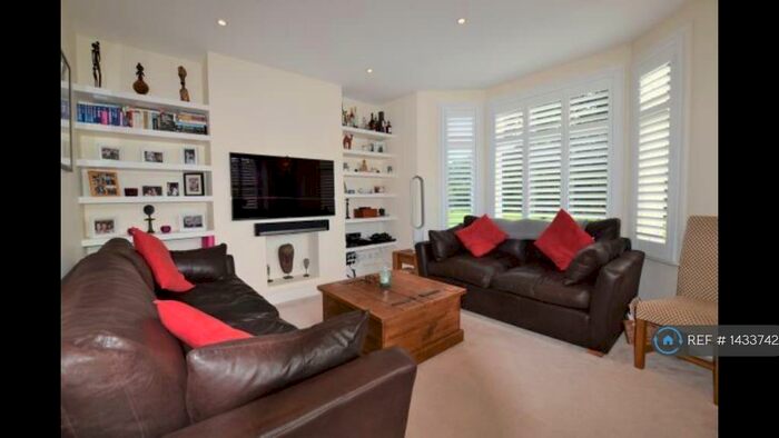 3 Bedroom Maisonette To Rent In Emmanuel Road, London, SW12