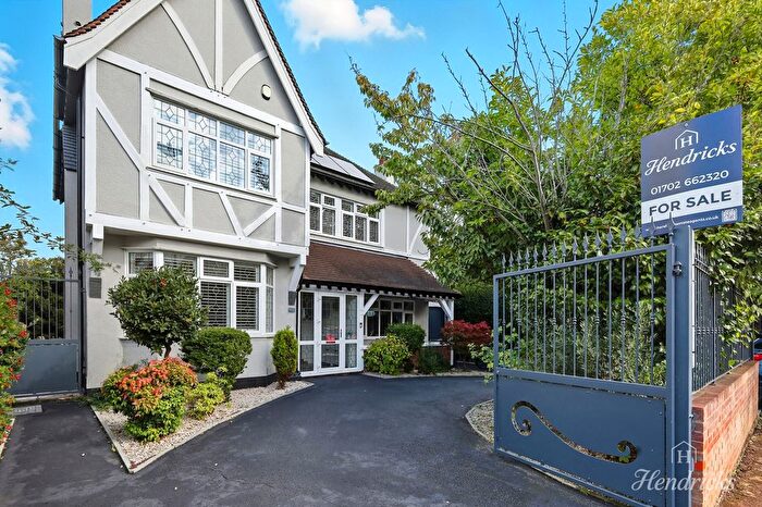 4 Bedroom Detached House For Sale In Victoria Avenue, Southend-On-Sea, SS2