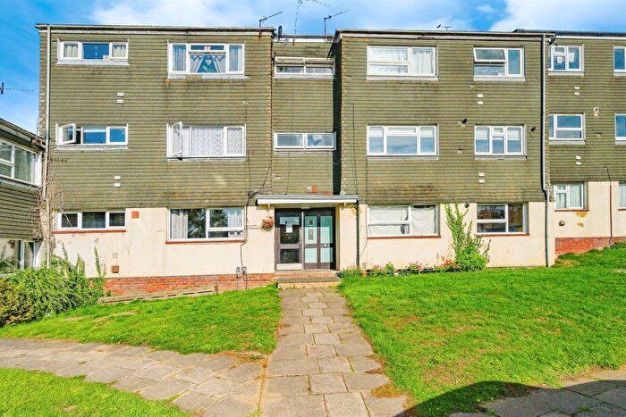 3 Bedroom Flat For Sale In Townsend, Hemel Hempstead, HP2