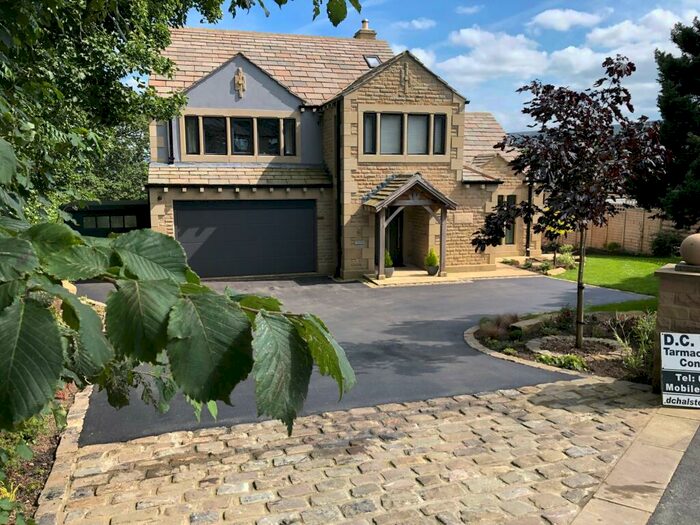 3 Bedroom Detached House To Rent In Moor Park Drive, Addingham, LS29