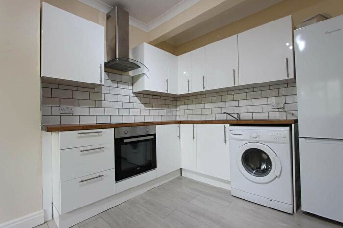 2 Bedroom Apartment To Rent In High Road, London, N20