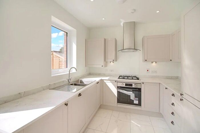 3 Bedroom Semi-Detached House To Rent In Rosemary Road, York, YO24