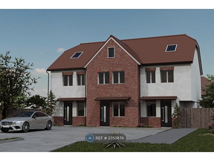 3 Bedroom Semi-Detached House To Rent In Old Farleigh Road, Croydon, CR2