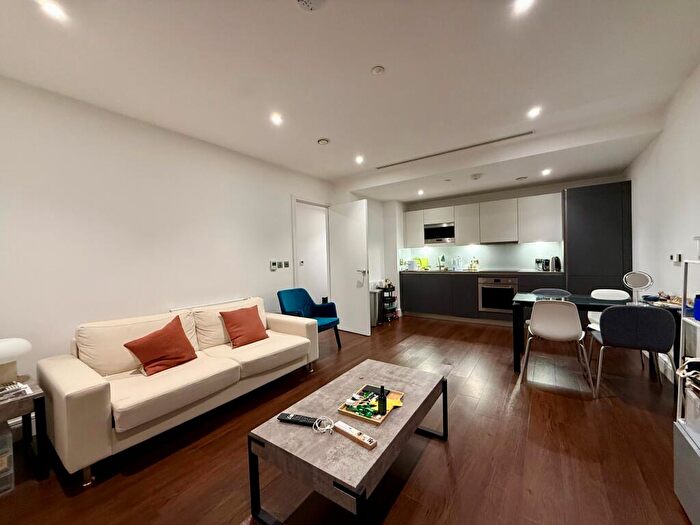 1 Bedroom Apartment For Sale In Maine Tower, Harbour Way, Tower Hamlets, London, E14