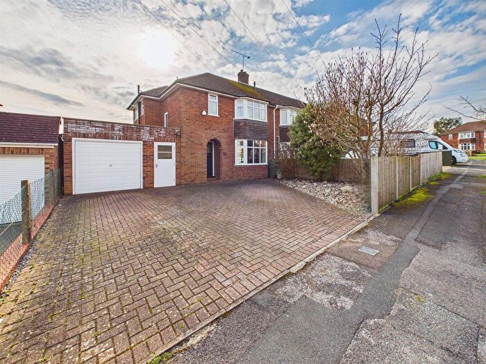 3 Bedroom Semi Detached House For Sale In Blewbury Drive, Tilehurst, Reading, RG31