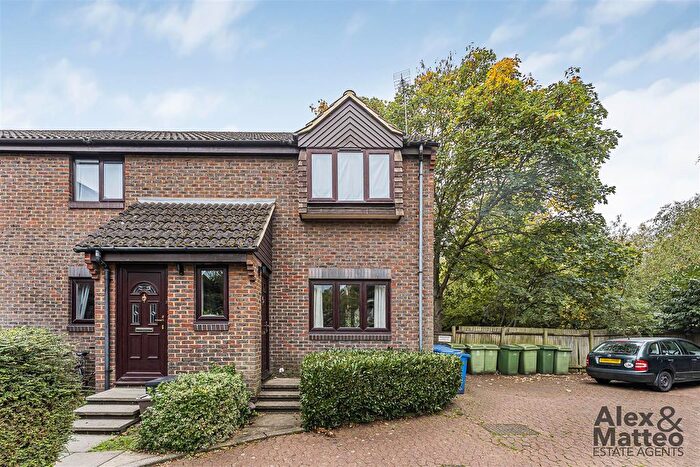 2 Bedroom Flat For Sale In Somerford Way, Canada Water, SE16
