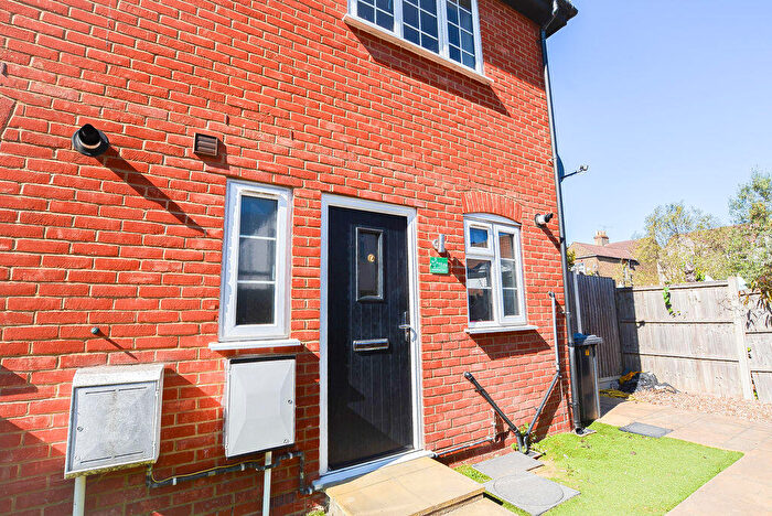 2 Bedroom End Of Terrace House To Rent In Southchurch Road, Southend-On-Sea, SS1