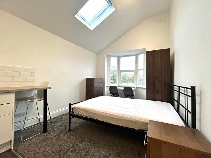 Flat To Rent In Barnardo Road, St Leonards, Exeter, EX2