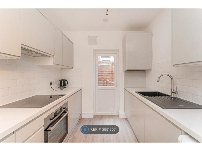 2 Bedroom Flat To Rent In Mersey Road, London, E17