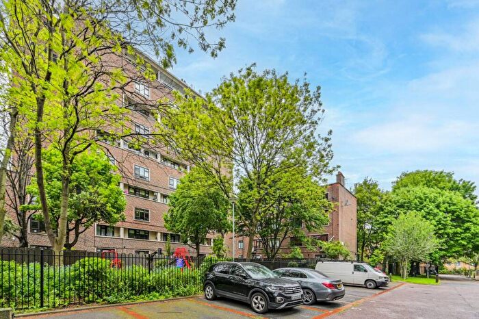 3 Bedroom Flat To Rent In Cluse Court, Angel, London, N1
