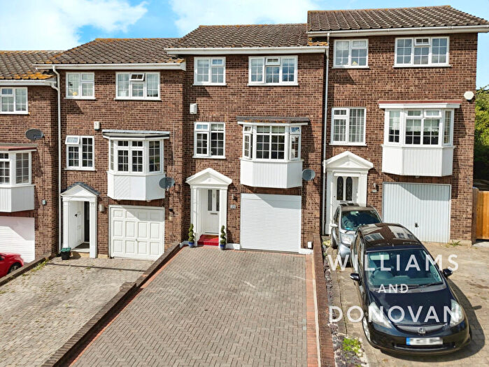 3 Bedroom Town House For Sale In Station Road, South Benfleet, SS7