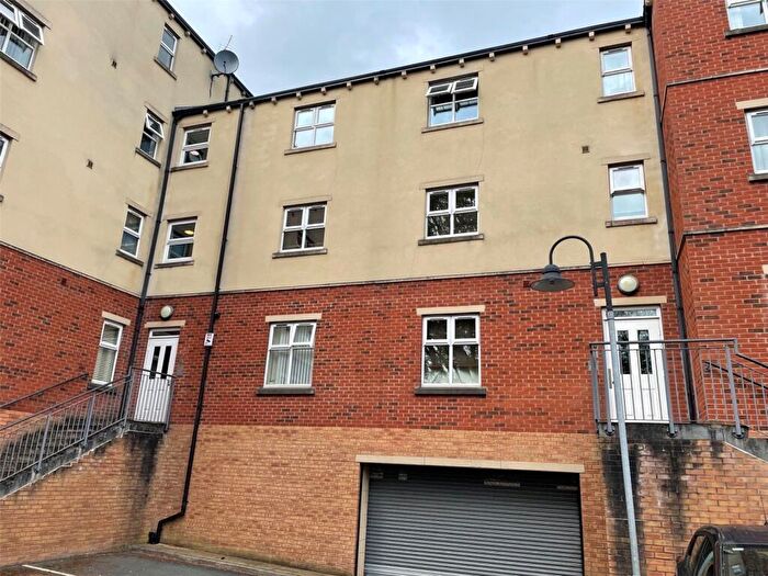 1 Bedroom Apartment To Rent In Savile Grange, Savile Park, HX1