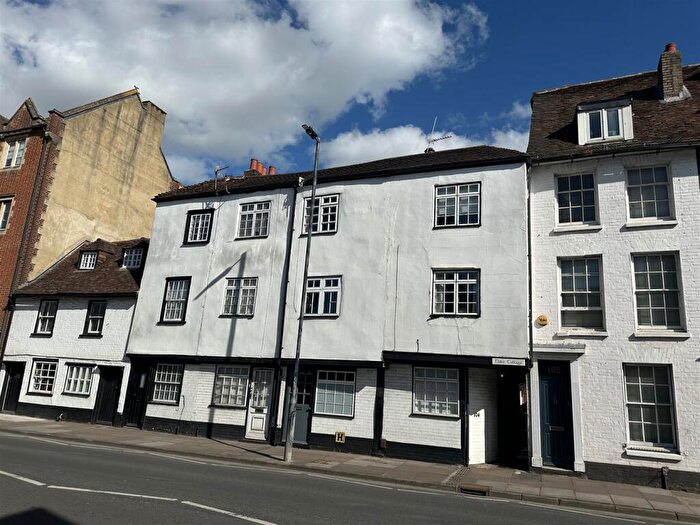 3 Bedroom Town House To Rent In Exeter Street, Salisbury, SP1