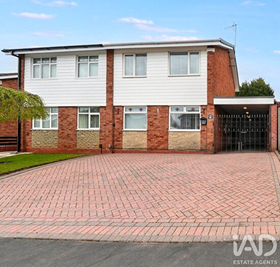 3 Bedroom Semi-Detached House For Sale In Packwood Road, Oldbury, B69