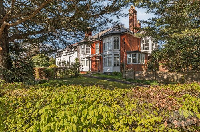 2 Bedroom Flat For Sale In London Road, Guildford, Surrey, GU1