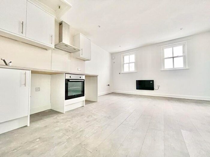 1 Bedroom Apartment To Rent In New Cross Road, SE14