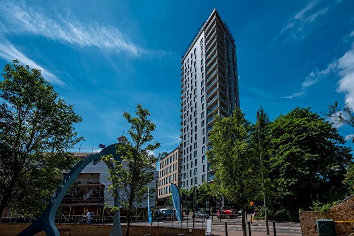 2 Bedroom Flat For Sale In Guildford Road, Woking, GU22