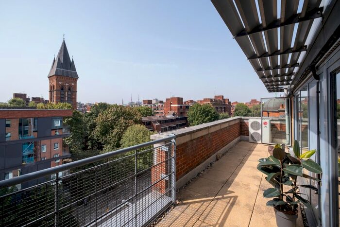 3 Bedroom Flat To Rent In Chapter Street, London, SW1P