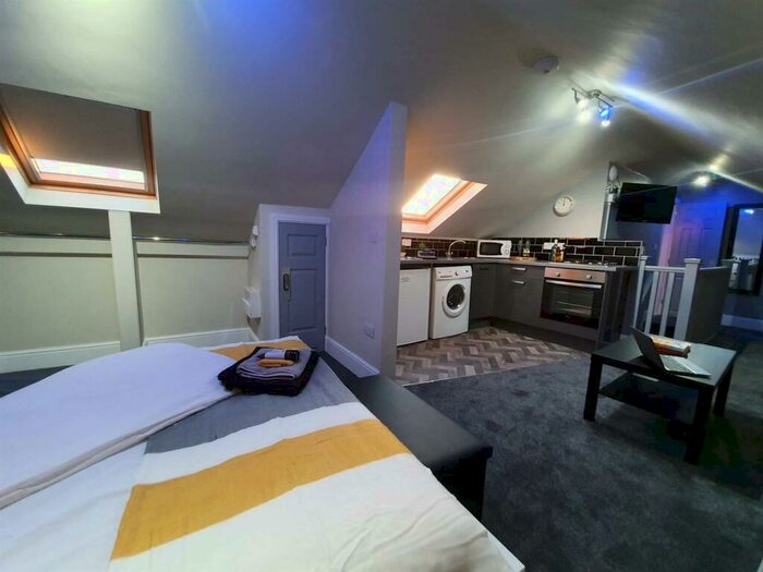 1 Bedroom Flat To Rent In Mildmay St - Student Apartment - /, LN1