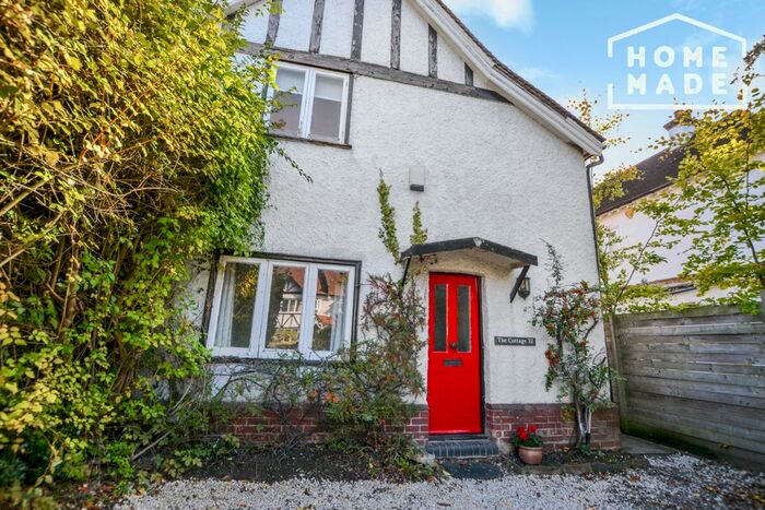 3 Bedroom Detached House To Rent In Plough Lane, Purley, CR8