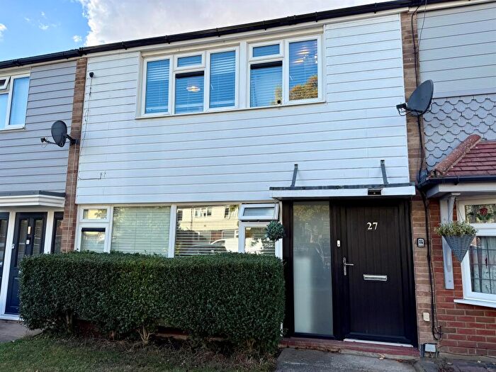 3 Bedroom Terraced House For Sale In Jermayns, Basildon, SS15
