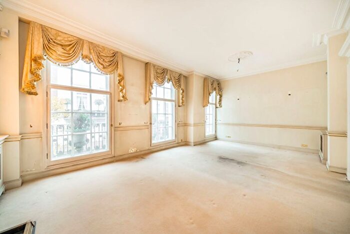 4 Bedroom Property For Sale In Upper Brook Street, London, W1K - Photo 3