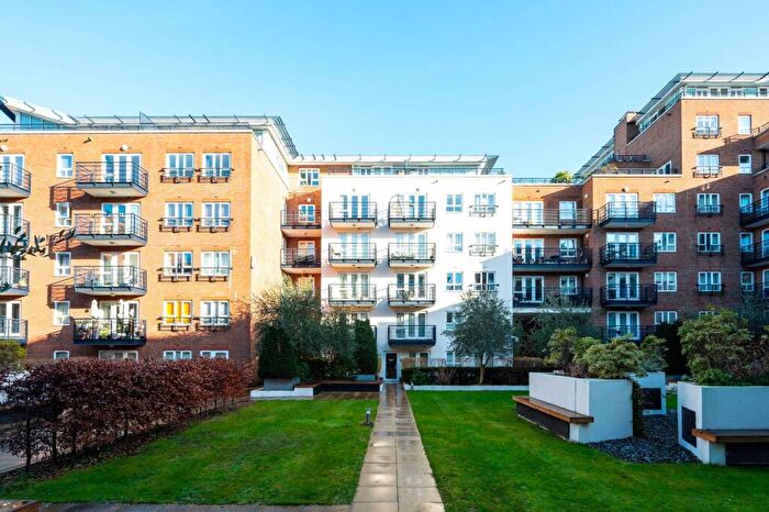 3 Bedroom Flat To Rent In Seven Kings Way, Kingston, Kingston Upon Thames, KT2
