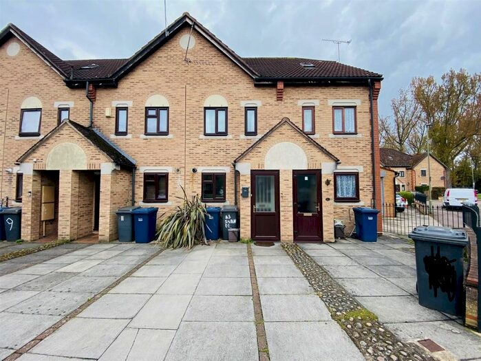 3 Bedroom Town House To Rent In Swan Drive, London, Greater London, NW9