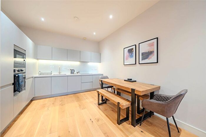 2 Bedroom Flat For Sale In Flat, Horsforth Mill, Low Lane, Horsforth, Leeds, West Yorkshire, LS18