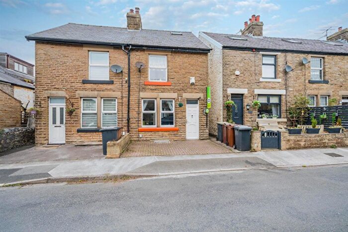 3 Bedroom Terraced House For Sale In Kings Road, Buxton, SK17