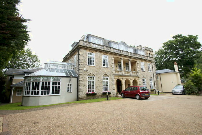 3 Bedroom Flat To Rent In Mavelstone Road, Bromley, BR1