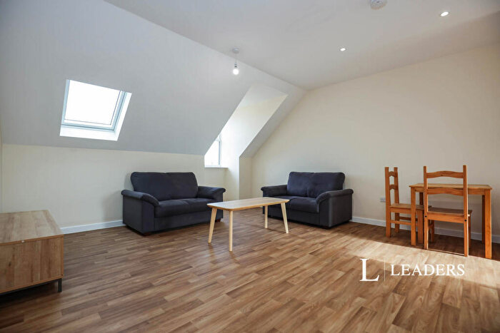 2 Bedroom Flat To Rent In St. Peters Gardens, Marefair, Northampton, NN1