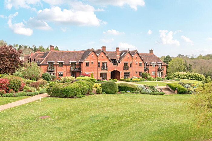 2 Bedroom Flat For Sale In Enton Hall Lane, Enton, GU8