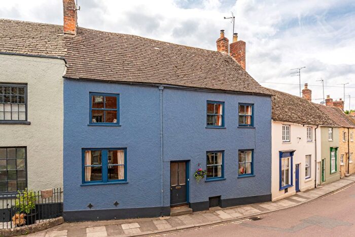 4 Bedroom Terraced House For Sale In Gloucester Road, Malmesbury, SN16