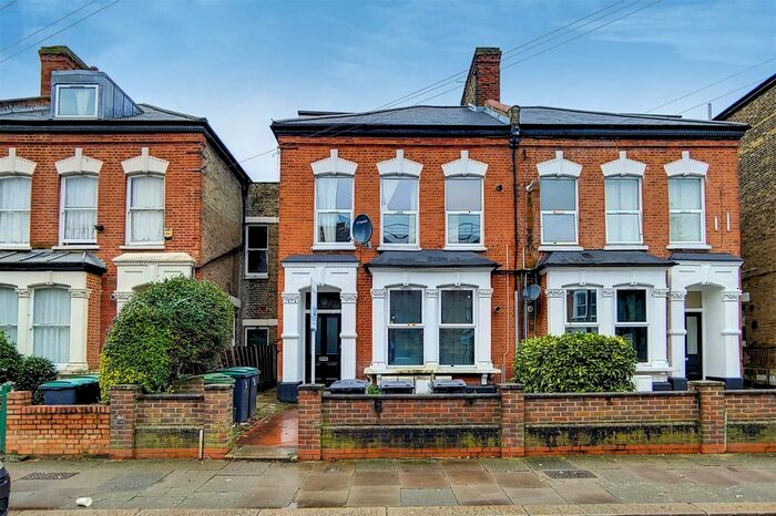 1 Bedroom Flat To Rent In Pembury Road, Tottenham, London, N17