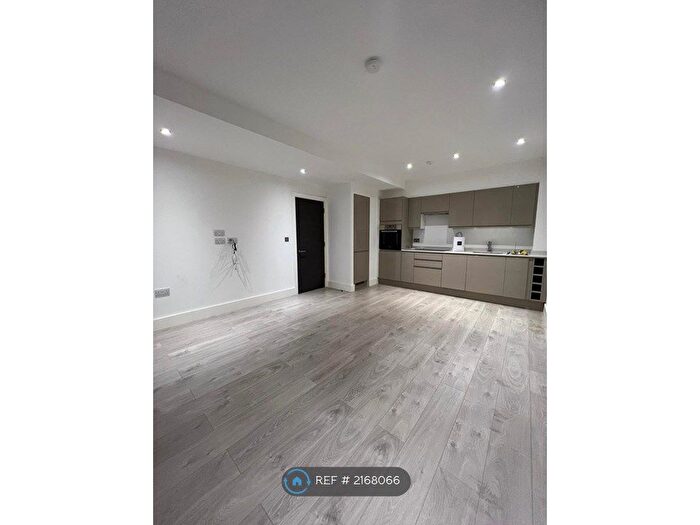 1 Bedroom Flat To Rent In Arliss Court, Watford, WD17