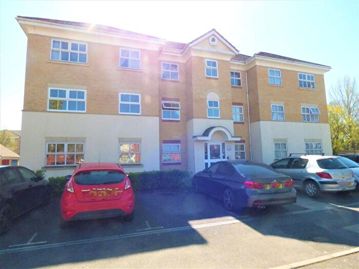2 Bedroom Flat To Rent In Hurworth Avenue, Langley, Slough, SL3