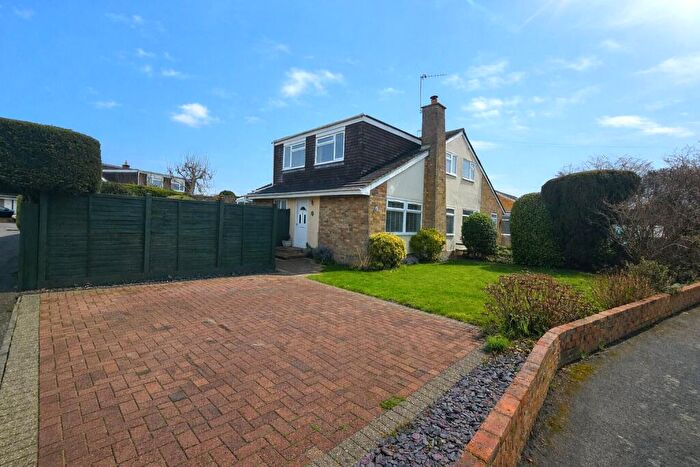 3 Bedroom Semi Detached House For Sale In South Lane, Ash, Surrey, GU12