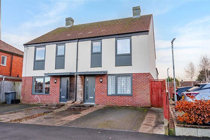3 Bedroom Semi-Detached House To Rent In Burnholme Avenue, York, YO31
