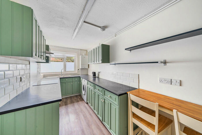 2 Bedroom Apartment To Rent In Annesley Walk, N19