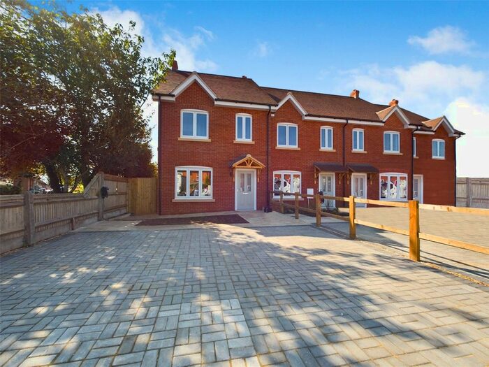 4 Bedroom End Of Terrace House To Rent In Horseshoe Road, Pangbourne, Reading, Berkshire, RG8