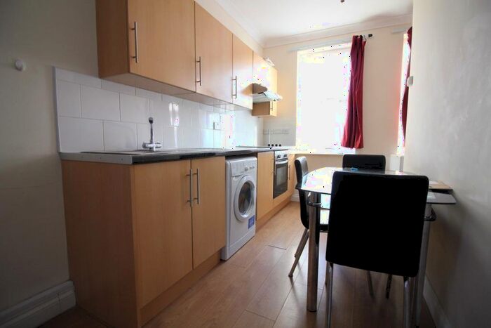 2 Bedroom Flat To Rent In Hillingdon Hill, Uxbridge, UB10