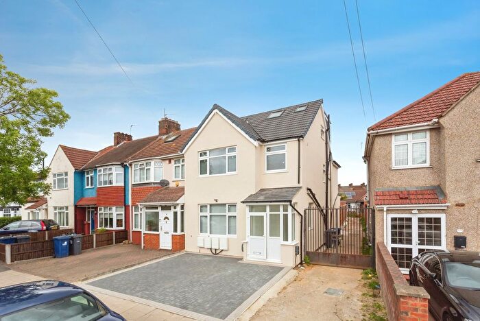 2 Bedroom Flat To Rent In Masefield Avenue, Southall, UB1