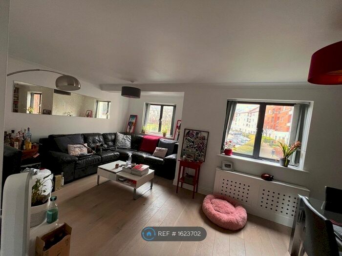 2 Bedroom Flat To Rent In Manor Gardens, Islington, N7