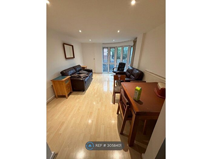 2 Bedroom Flat To Rent In The Pinnacle, Reading, RG1