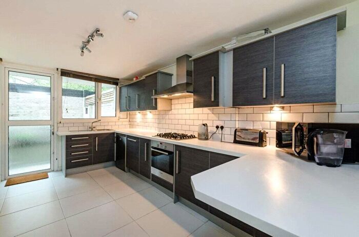3 Bedroom Maisonette To Rent In Finborough Road, London, SW10