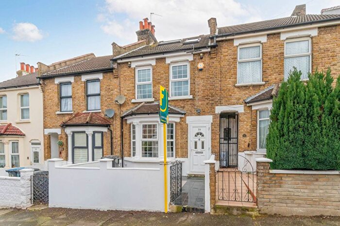 4 Bedroom Property To Rent In Bungalow Road, Norwood, London, SE25