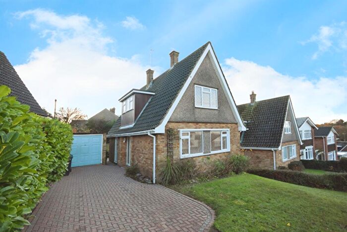 3 Bedroom Detached House For Sale In Upper Lambricks, Rayleigh, SS6