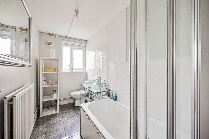 1 Bedroom Flat For Sale In Coldham Court, Wood Green, London, N22